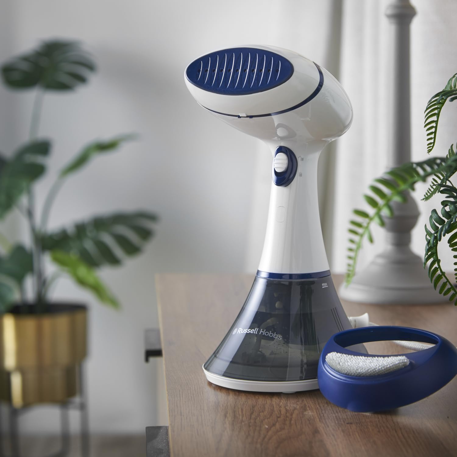 Handheld Clothes Steamer 1600W 200ml 45-Second Heat-Up 10-Minute Steam Time 20g Output Compact for Home & Travel 25591 White